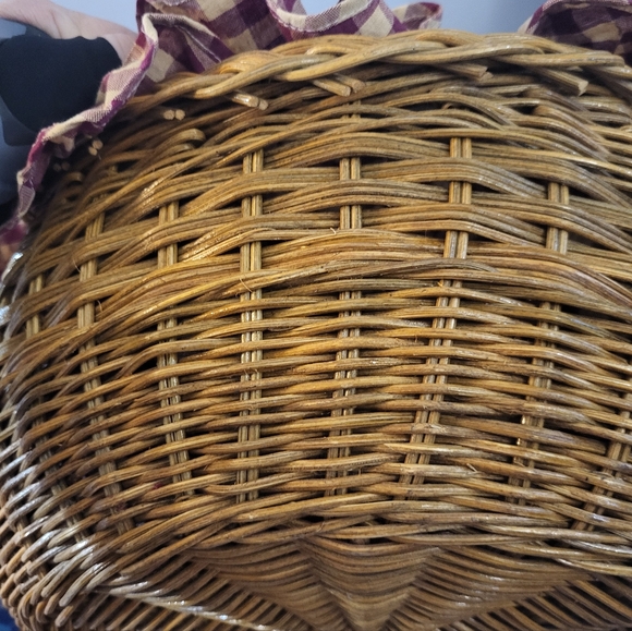 Vintage Wicker Basket with Plaid Ruffled Liner and Bow #170 - Picture 5 of 6